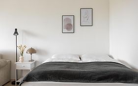 Global Living - Design Apartments I Terrace I Kitchen I Smart-Tv I Parking Space I Muenchen